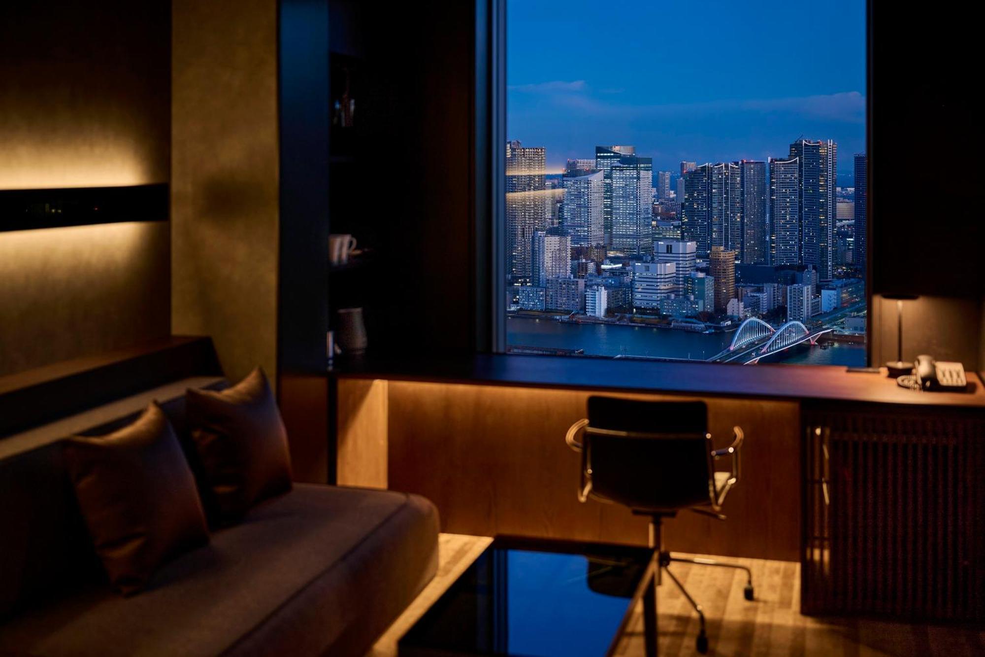 The Royal Park Hotel Iconic Tokyo Shiodome Exterior photo